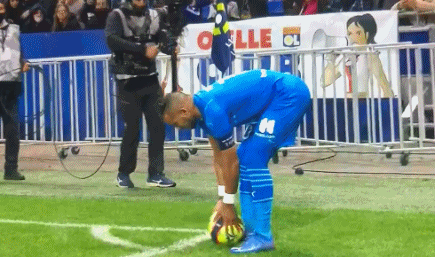 篮球湖人核心球员训练后状态良好