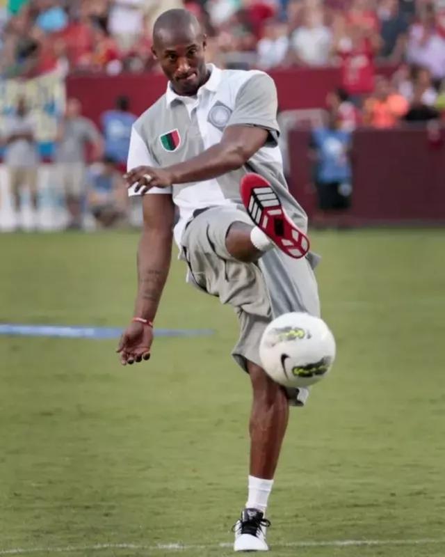 为迎接梅西到访，印度加尔各答街头正在建造梅西的雕像（印度加尔各答为迎梅西来访，街头兴建梅西雕像）