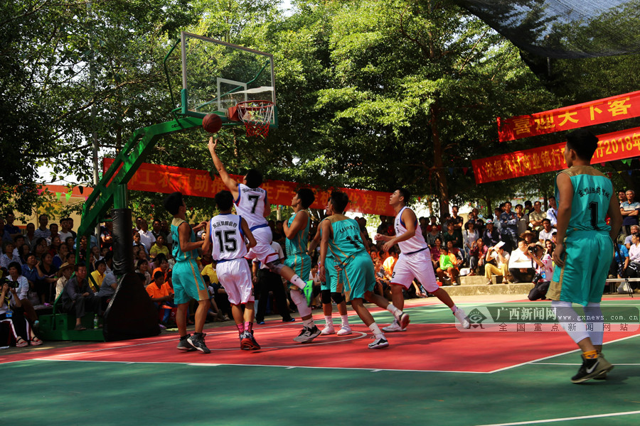 中国冰壶男队5-2轻取菲律宾：迎落选赛三连胜！对手遭压制提前认输（中国男子冰壶队5比2击败菲律宾，落选赛豪取三连胜，对手承压提前认负）