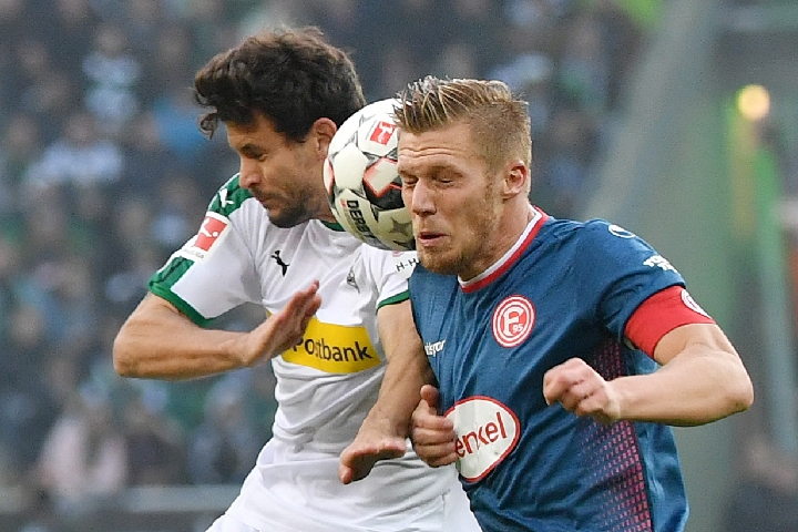 迪亚斯本赛季19场已送出6次助攻，超过上赛季整个赛季（迪亚斯本季19战送出6助攻，已超上季总数）