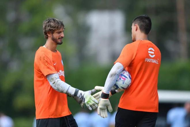 德转：王上源与河南队续约一年，新合同至2026年底（德转：王上源与河南队续签一年，合同至2026年末）