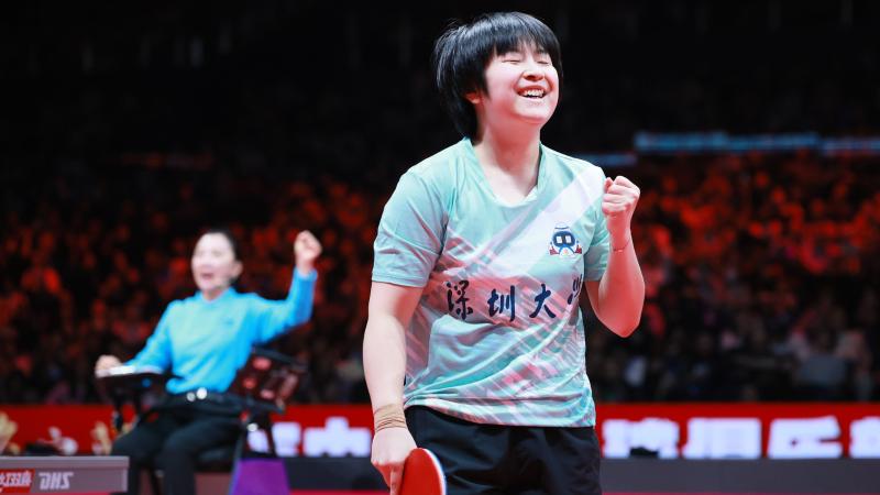 青年新秀表现亮眼 赢得出场机会（年轻新星表现抢眼 收获上场机会）