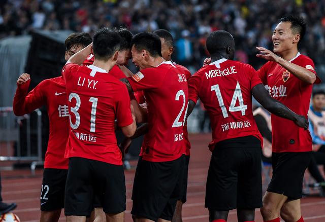 气坏了！沈梓捷补防被吹犯规抱怨绕场 犯满离场（怒火难平！沈梓捷补防被判犯规边走边抱怨 6犯毕业离场）