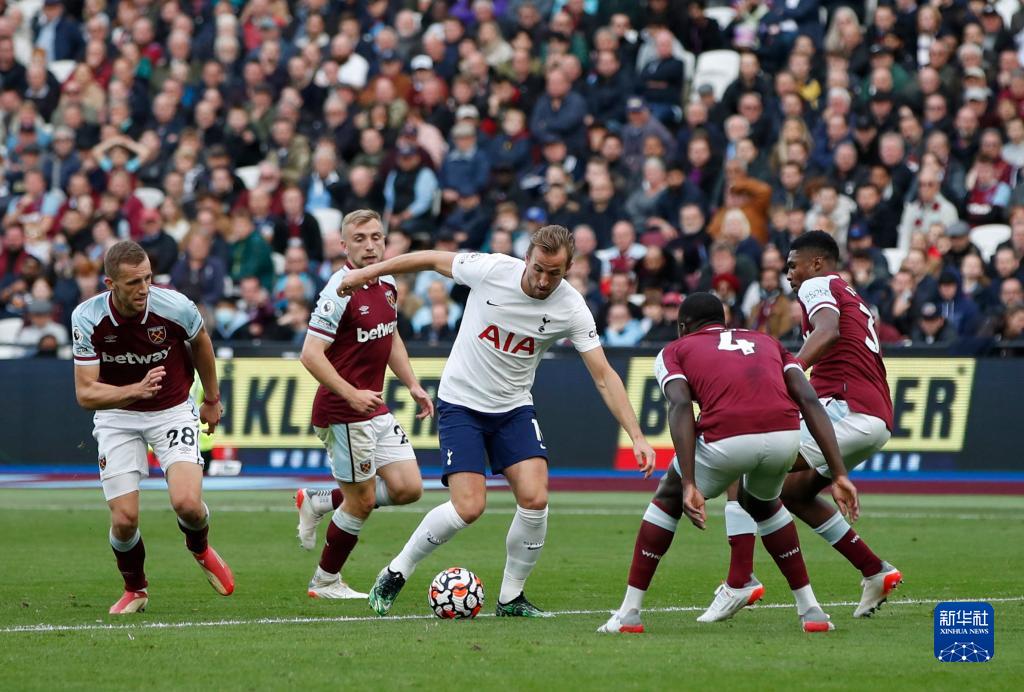 曼联明晨客战狼队，取胜可跃居第六（曼联明晨客场挑战狼队，赢球可升至第六位）