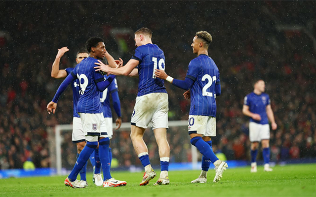 切尔西大胜，恩佐是世界第最佳中场之一这没问题吧。（切尔西大胜，称恩佐为世界顶级中场之一不过分吧）