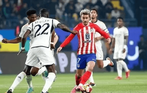 一日英超动向：曼城再具争冠实力，萨拉赫猛批斯洛特引发矛盾（英超一日观察：曼城重燃夺冠底气，萨拉赫抨击斯洛特引发风波）