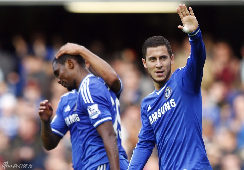 官方：因客战阿森纳的欧冠中球迷违规行为，拜仁被罚款7万欧（官方：拜仁因欧冠客战阿森纳期间球迷违规被罚7万欧元）